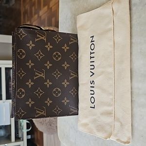 Louis Vuitton Toiletry 19